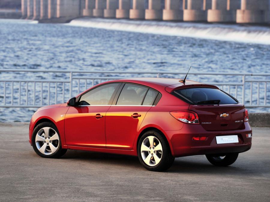  Chevrolet Cruze Hatchback 2011 года  (фото 16 из 19)